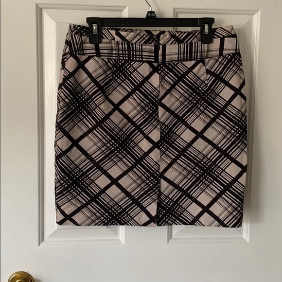 The limited beautiful skirt in perfect condition - Picture 3 of 5